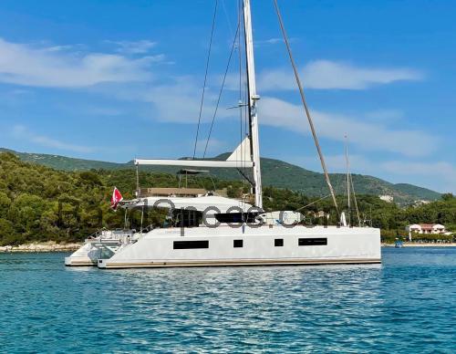 Nautitech 54 tekniske specifikationer og anmeldelser